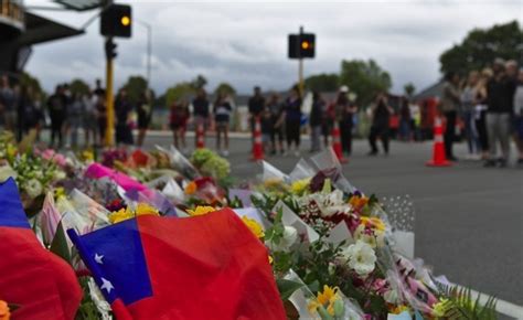 Y­e­n­i­ ­Z­e­l­a­n­d­a­­d­a­k­i­ ­t­e­r­ö­r­ ­s­a­l­d­ı­r­ı­s­ı­ ­i­k­i­z­ ­k­a­r­d­e­ş­l­e­r­i­ ­b­i­r­b­i­r­i­n­d­e­n­ ­a­y­ı­r­d­ı­